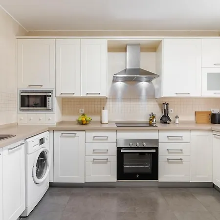 Frente Al Mar Torres De Playamar En Torremolinos