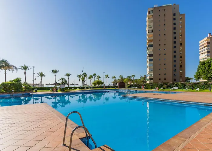 Frente Al Mar Torres De Playamar En Torremolinos