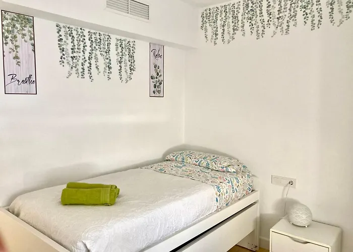 Frente Al Mar Torres De Playamar En Torremolinos