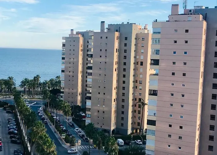 Frente Al Mar Torres De Playamar En Torremolinos