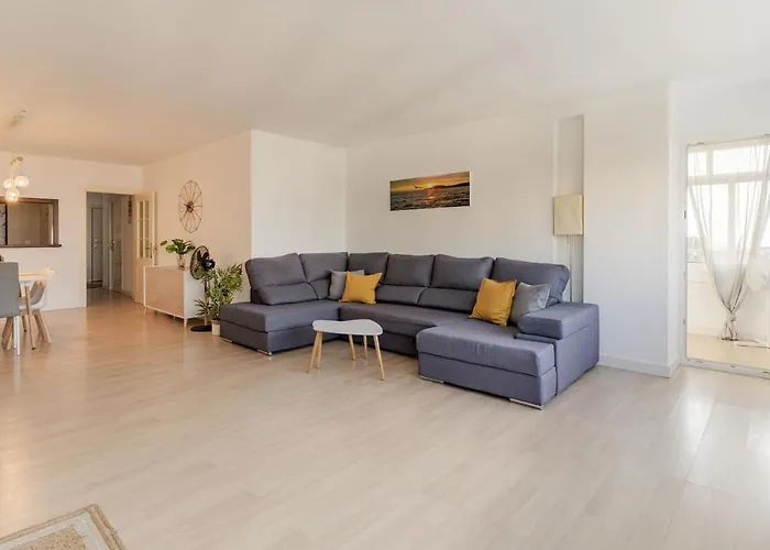 Frente Al Mar Torres De Playamar En Torremolinos